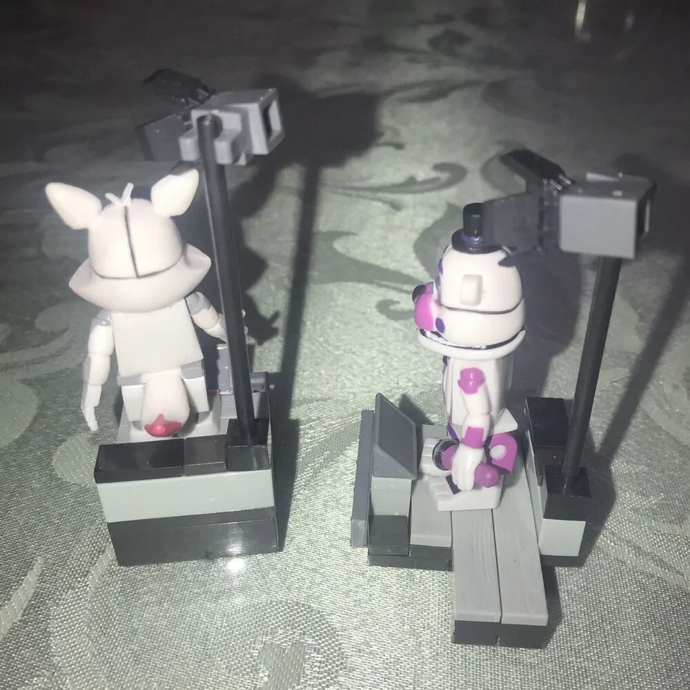 McFarlane Five Nights at Freddy's Spotlight Stage Left Foxy & Freddy Replacement